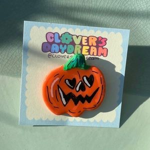 Heart Eyes Jack-O-Lantern pin | Spooky Season | Cute Halloween Pumpkin